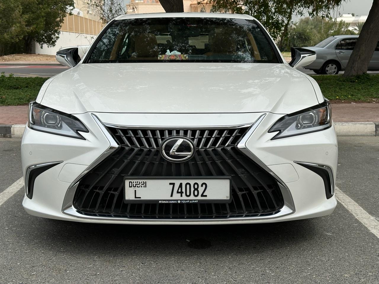 Lexus es 350 2023 model chauffeur service dubai