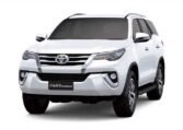 toyota fortuner chauffeur car hire in dubai